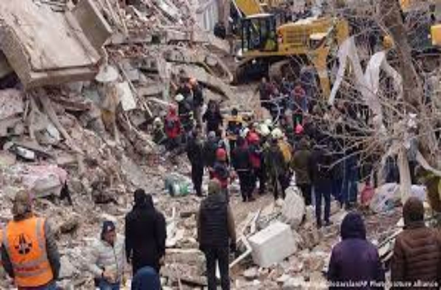 Conmoción en Turquía y Siria por un terremoto que ya dejó más de 1400 muertos