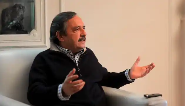 Ricardo Alfonsín brinda una conferencia en Capitán Sarmiento
