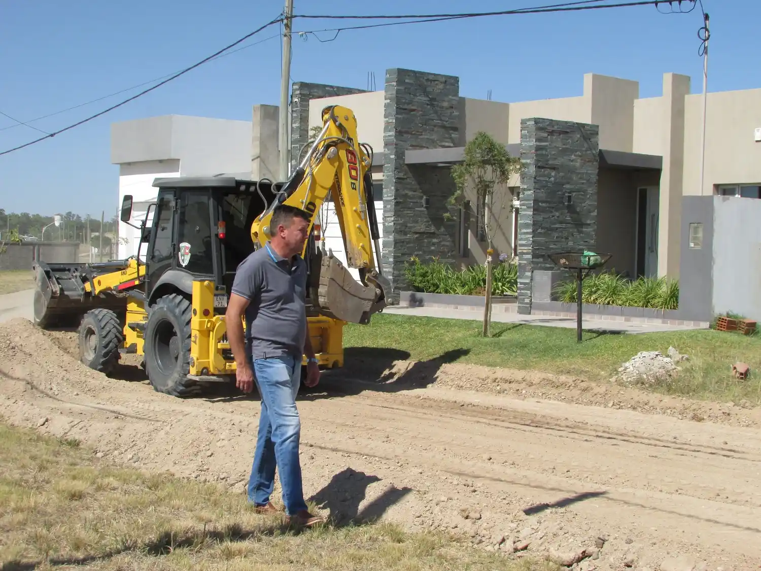Elsesser defiende los consorcios de pavimento ante la crítica de Giménez