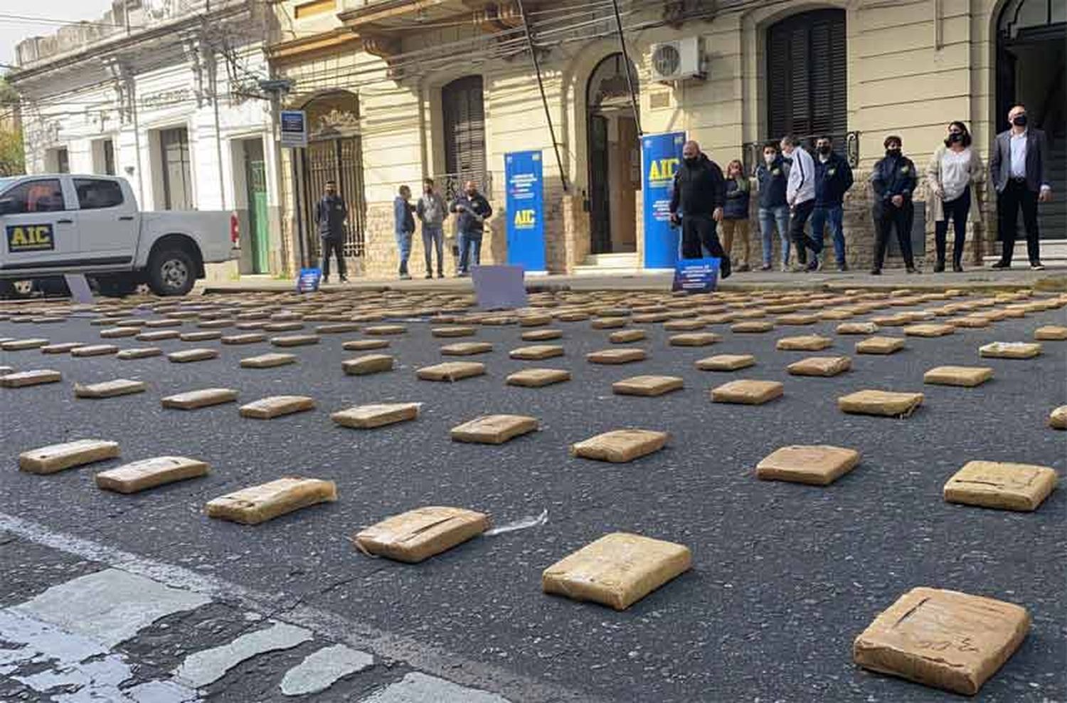 Fuerte operativo: destruyen casi 400 kilos de marihuana tras varios allanamientos