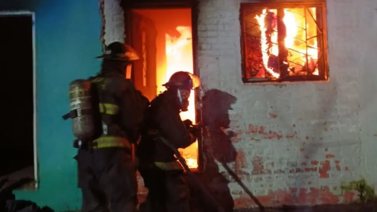 Tres incendios en la ciudad: un supermercado y dos viviendas sufrieron daños por el fuego