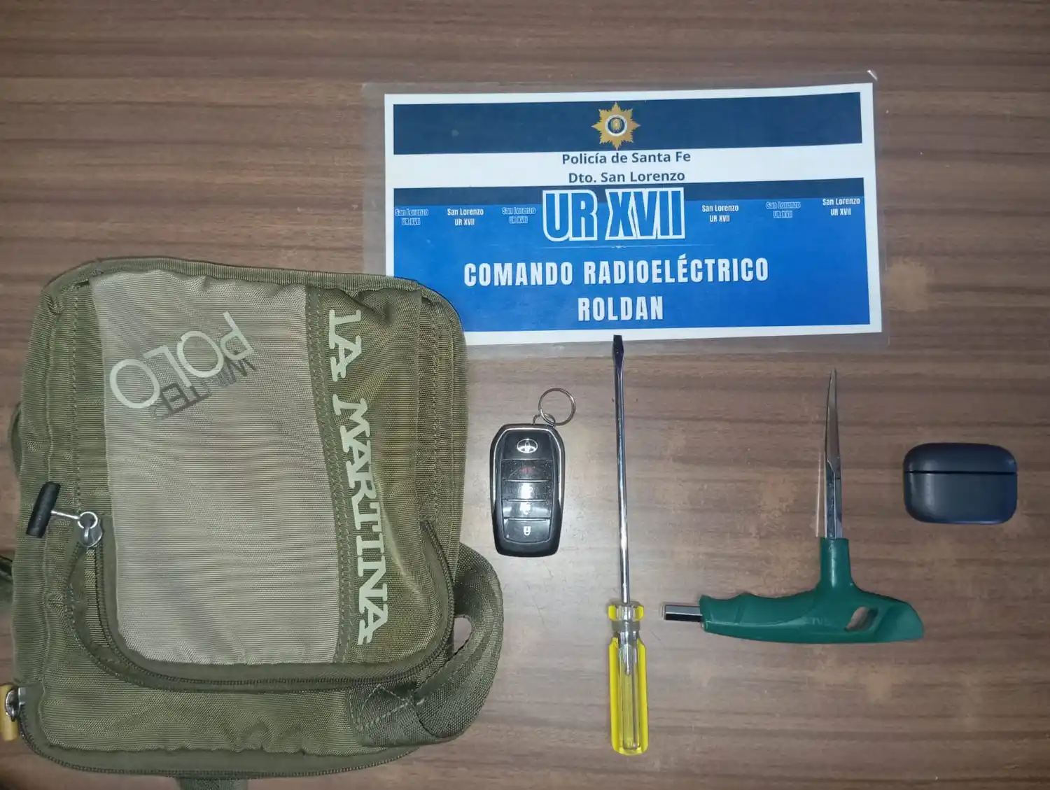 Un grupo de vecinos detuvo a un hombre que trató de robar junto a un cómplice una camioneta en Roldán