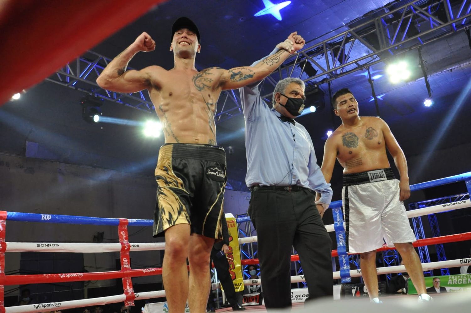 Acosta y López en el regreso del boxeo al Luna Park