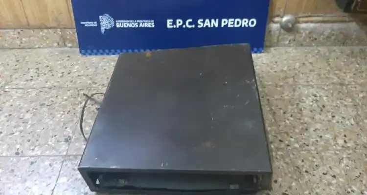 Robaron la caja registradora de un autoservicio y la encontraron tirada en un pasillo del 2 de Abril
