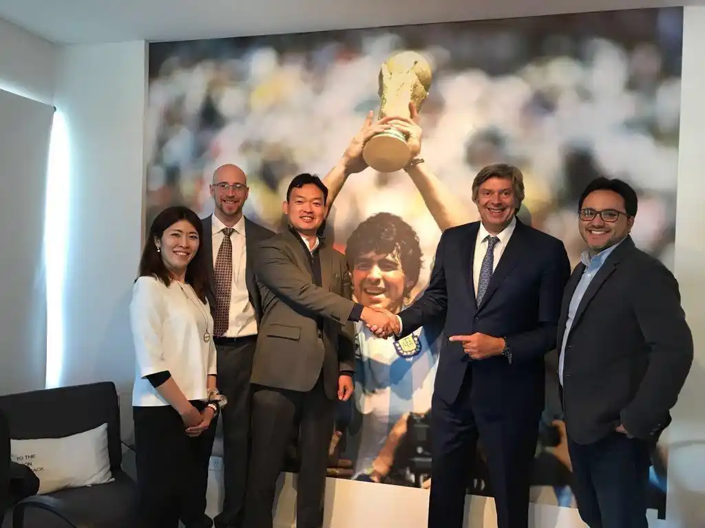 Diego Maradona le donará a  Tandil una cancha de fútbol 