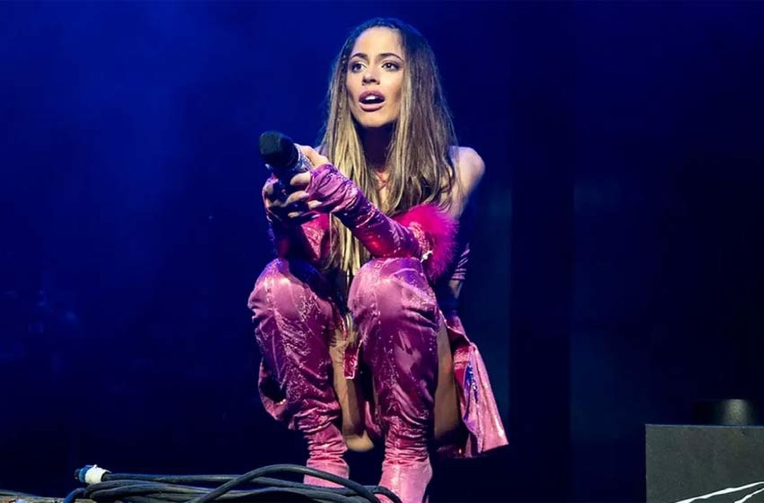 Video: el dramático momento que vivió Tini Stoessel en un show por un incendio en el escenario