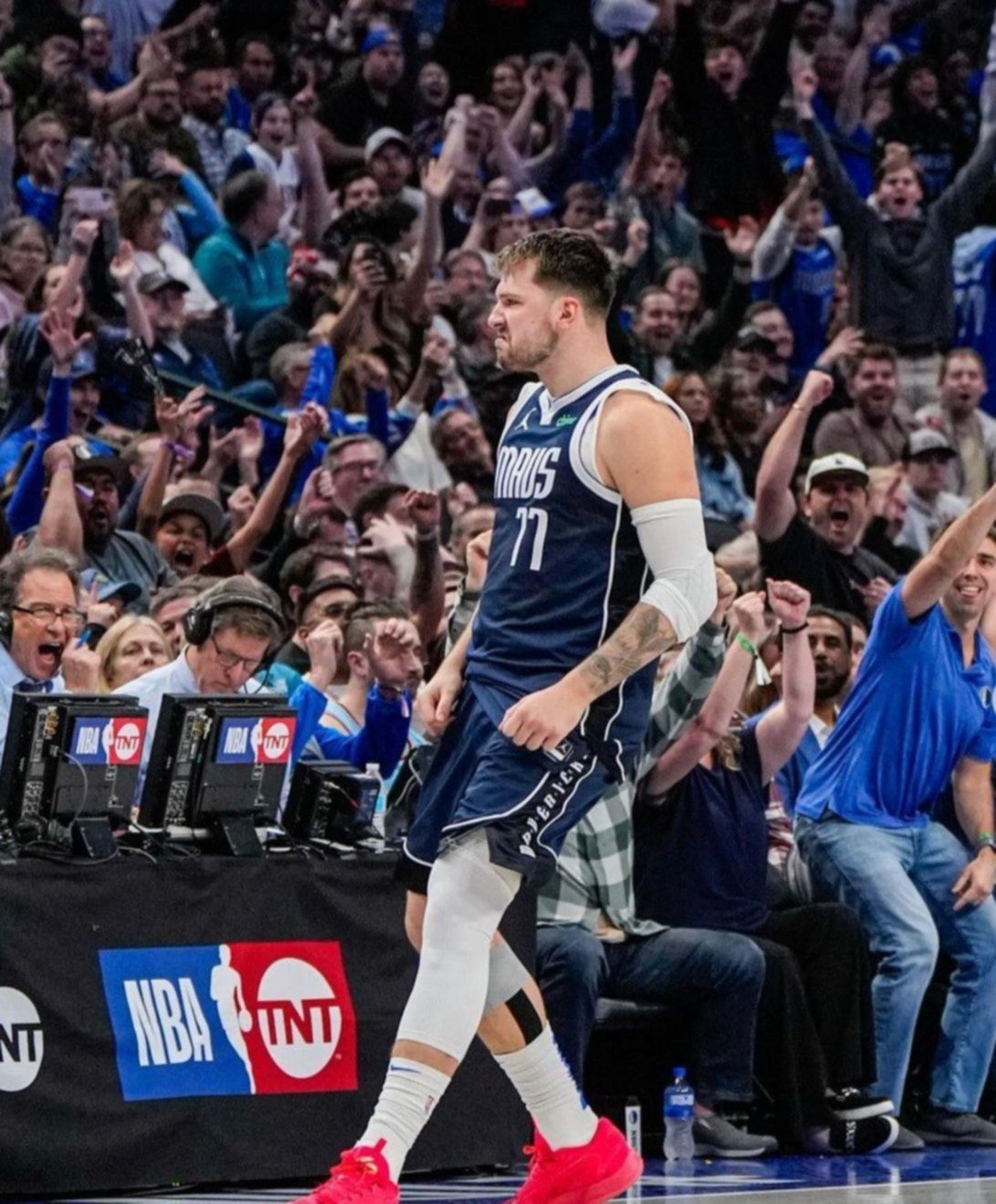 Enfermo y con la rodilla maltrecha, Doncic superó a Michael Jordan