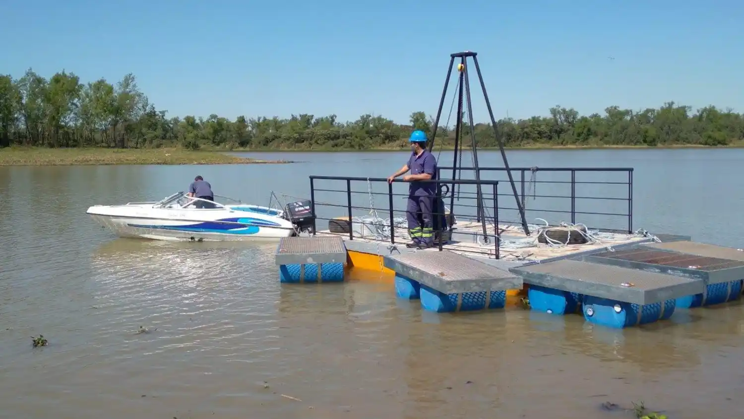 ASSA instaló una bomba sobre una plataforma flotante en el río Ubajay para abastecer de agua a Rincón