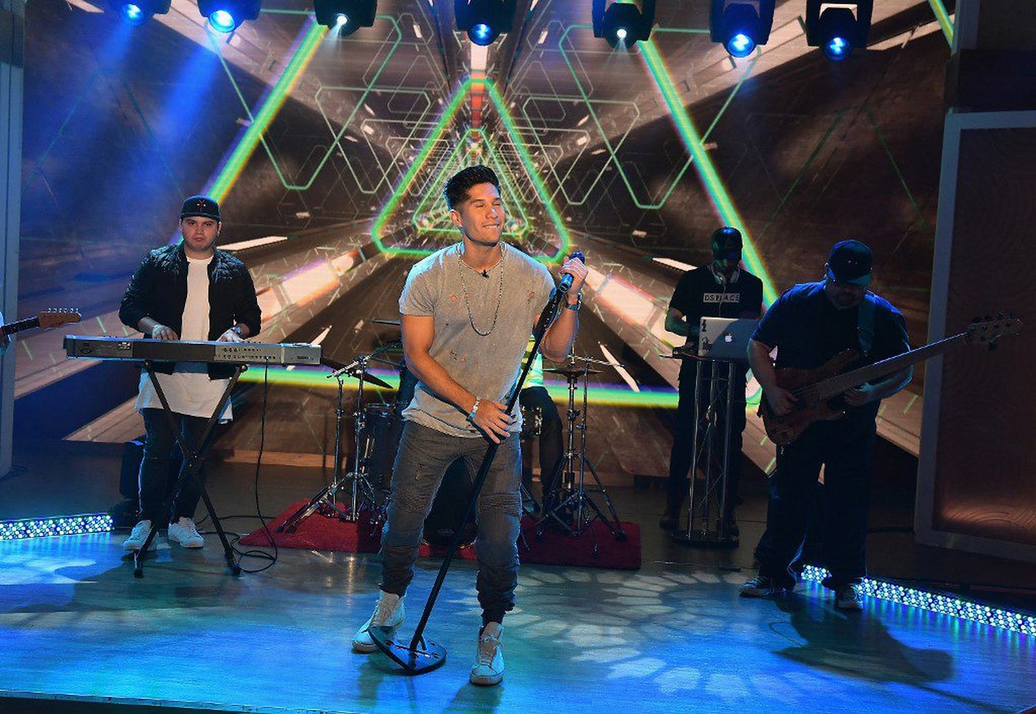 Chyno Miranda reapareció y aseguró que está en plena recuperación