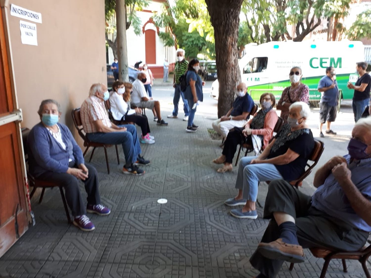 Vacunación contra el coronavirus: arriban 300 dosis y aplicarán 50 por día desde el sábado