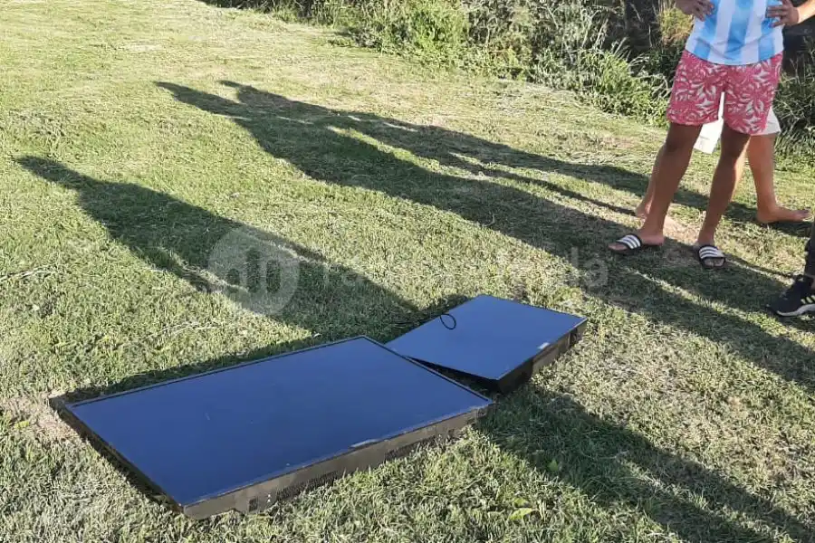 Atraparon a un reconocido delincuente llevando un televisor “bajo la ropa”