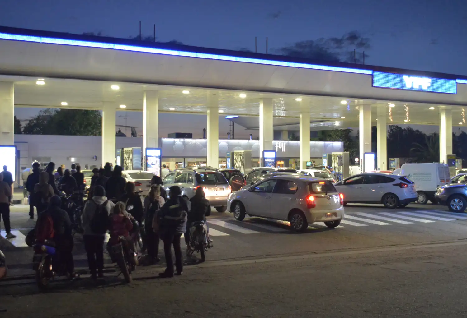 La falta de combustibles generó inconvenientes en la ciudad.