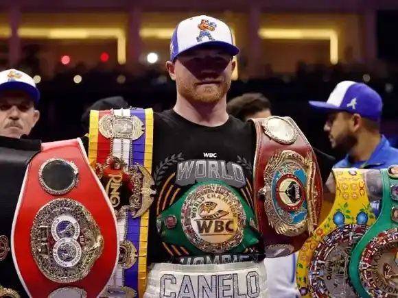 Canelo Álvarez venció a Scull por puntos y recuperó el título indiscutido de los supermedianos