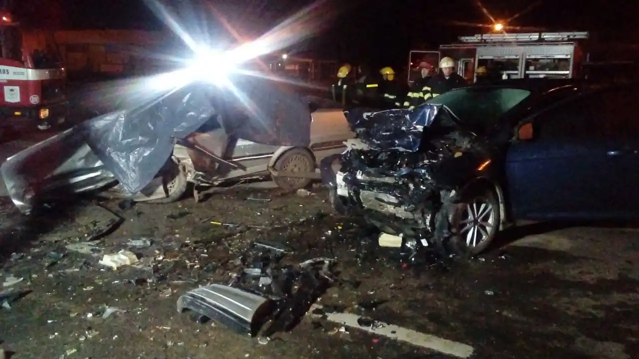 Dos autos chocaron esta madrugada en ruta 12 a la altura el Parque Industrial de Crespo