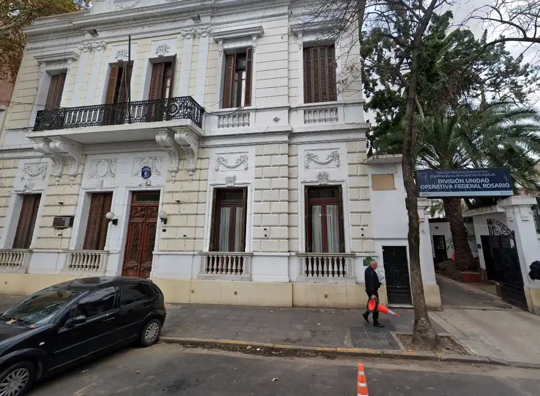 Procesan sin prisión efectiva a jefe de la Policía Federal que metía celulares para presos en la delegación de la ciudad