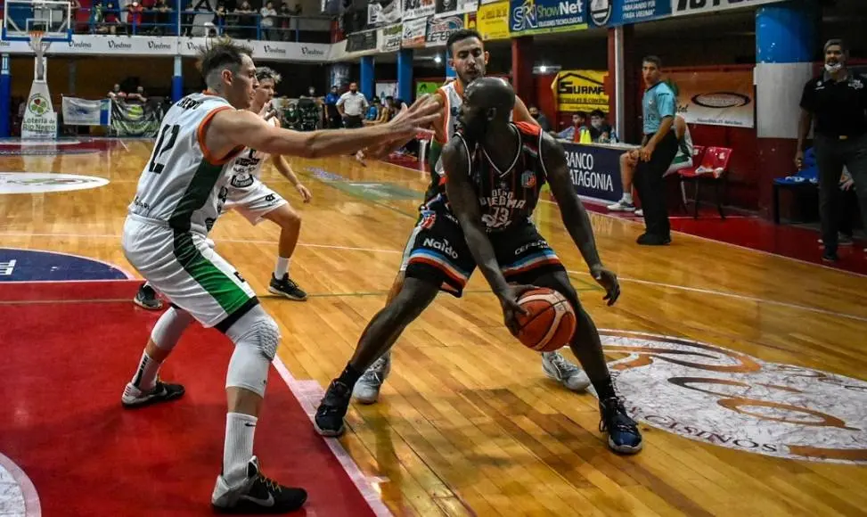 Derrota de Estudiantes sobre la hora en Viedma