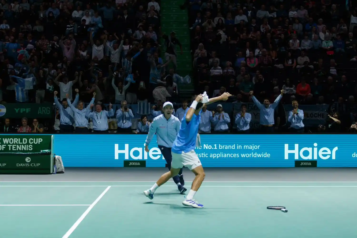 Cerúndolo y Coria festejando la victoria.