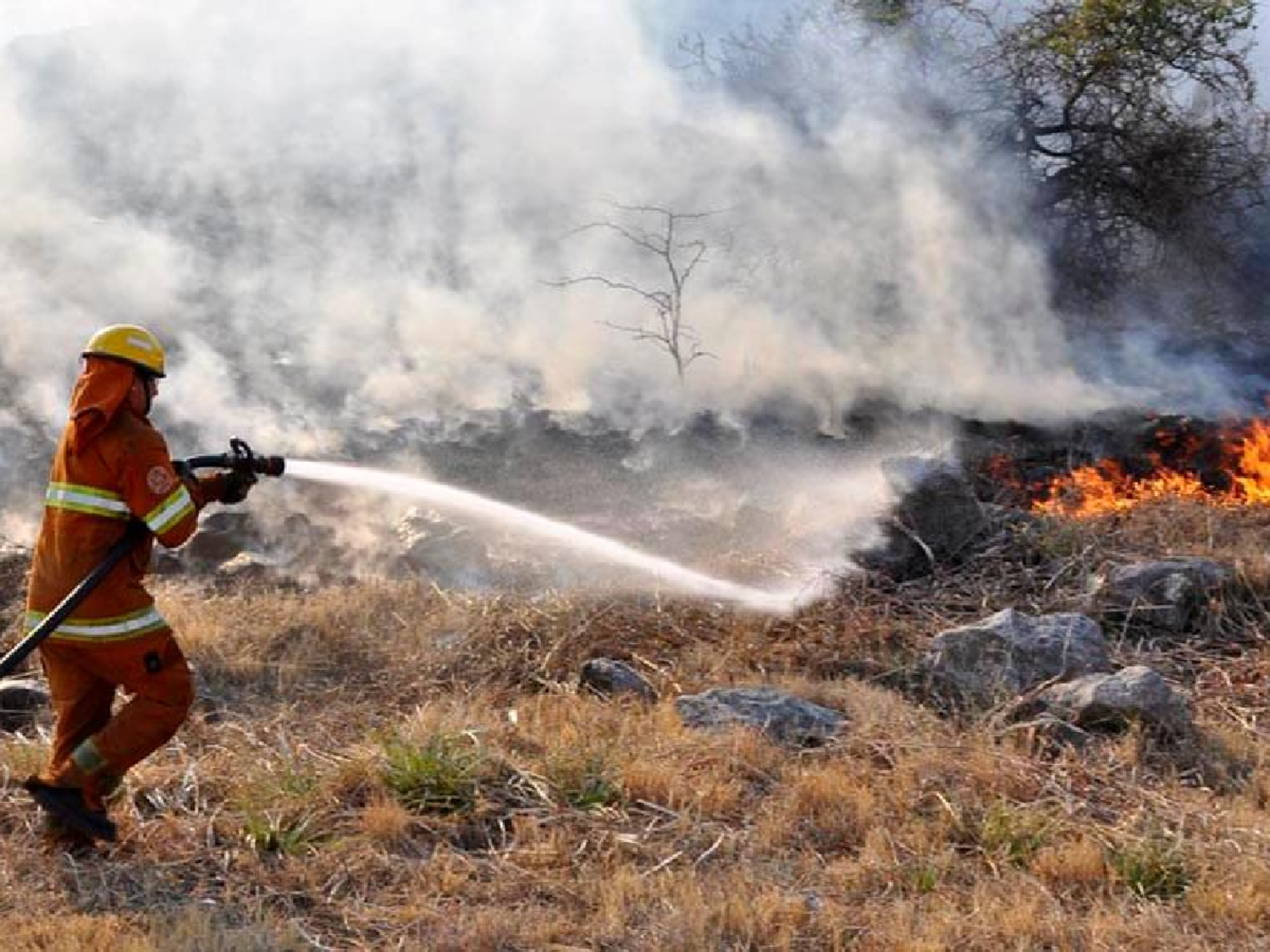 Más de 20 evacuados por los incendios en Capilla del Monte