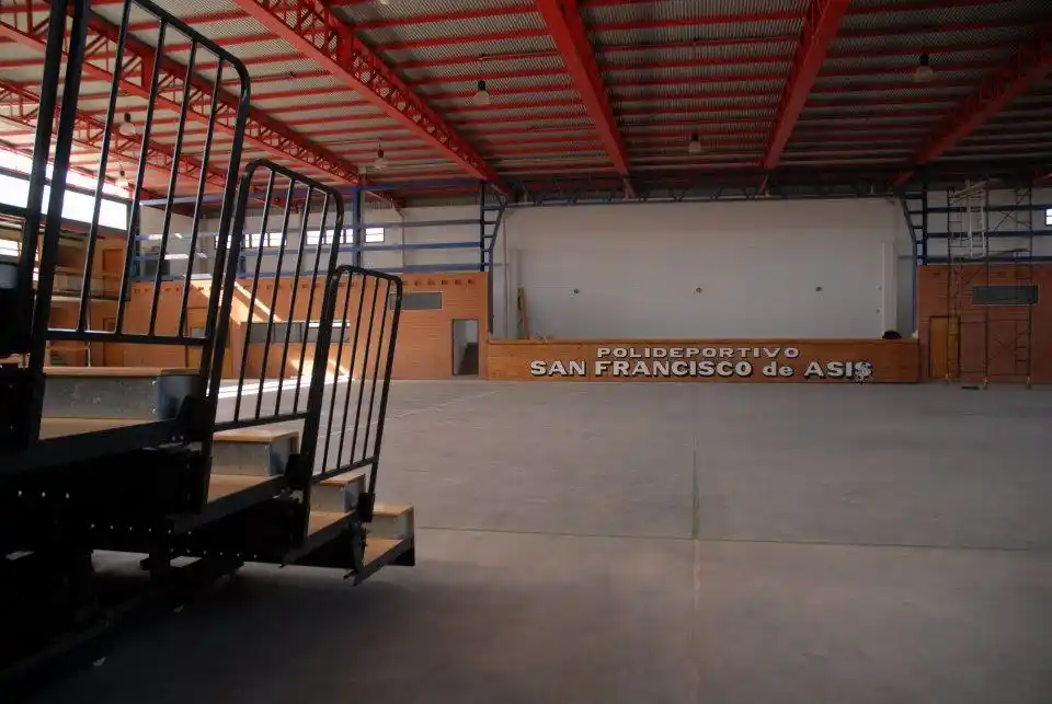 Polideportivo San Francisco de Asís en la localidad de La Reja. FOTO: Fb. Rebs - Tribunas telescópicas