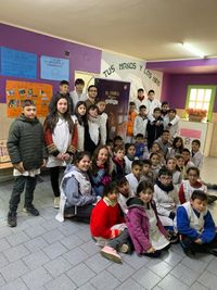 Alumnos de la escuela rural N°6 recibieron la visita de ilustrador tandilense Facundo Roveta