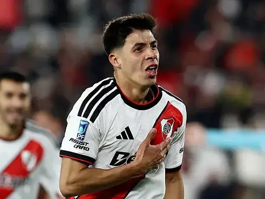 Galván se anotó con un doblete para River.