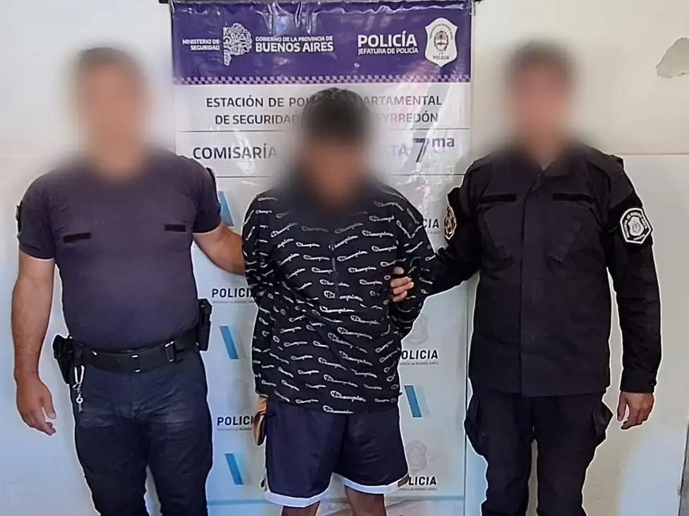 El adolescente fue retenido por la víctima cuando intentaba robarle la moto.