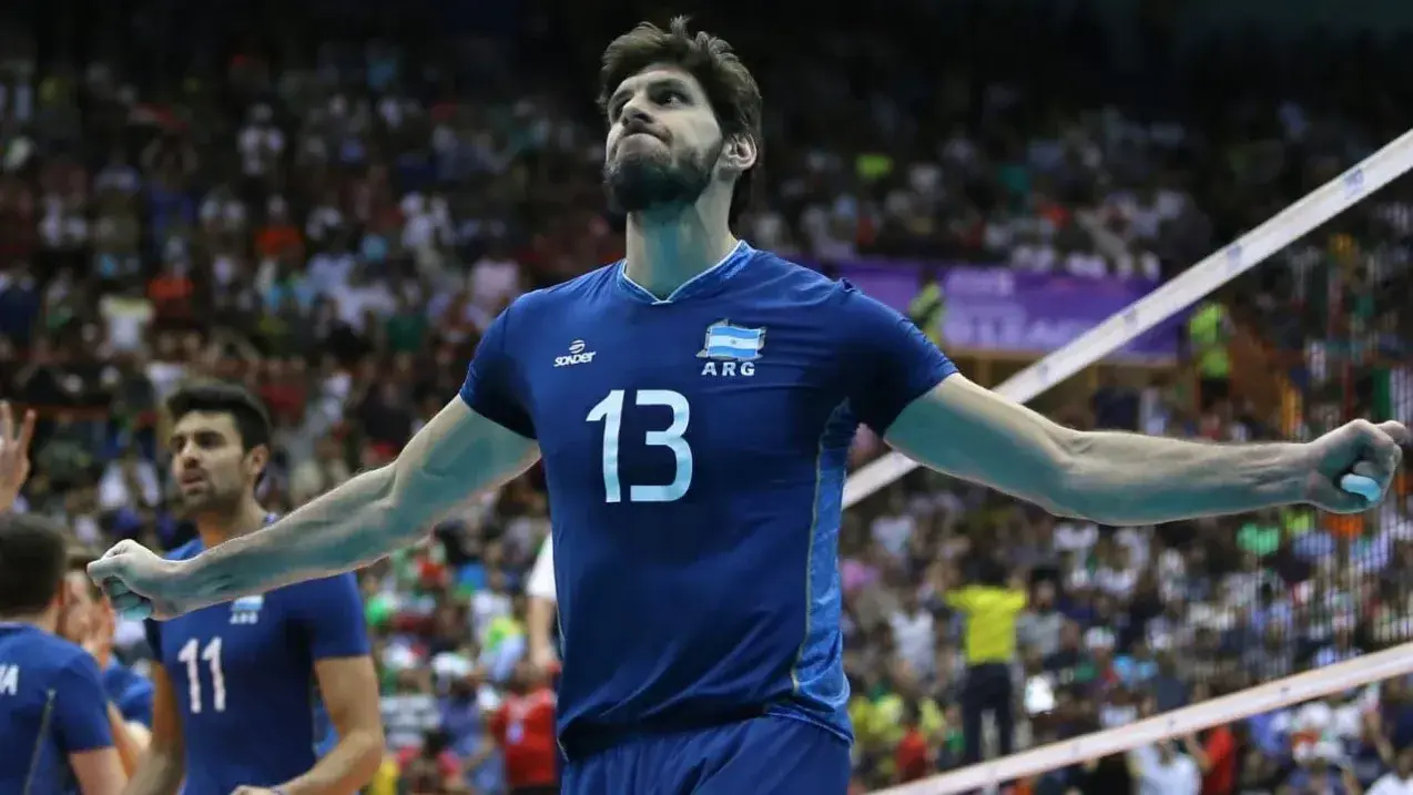 Santiago Darraidou, con los colores de la Selección Argentina de vóleibol