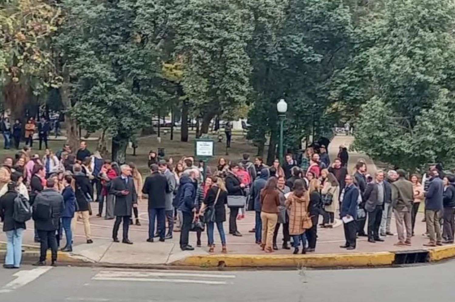 Amenaza de bomba en los Tribunales de Concepción del Uruguay: evacuaron al personal