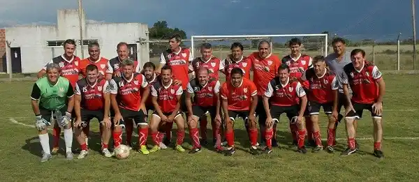 Central Larroque se coronó en veteranos