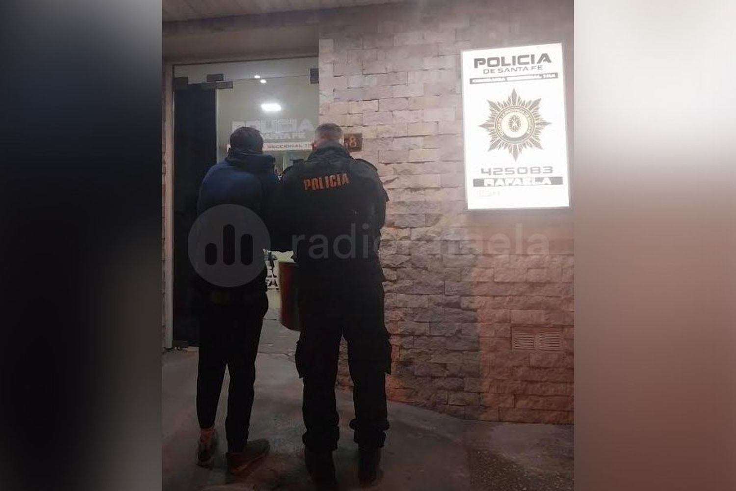 Entró a Comisaría y contó que su novio tenía retenido a un sujeto que intentó forzar varias motos