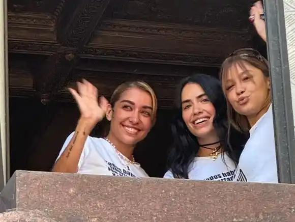 Lali Espósito y María Becerra presentes en la Marcha Federal LGBTIQ+ Antifascista y Antirracista