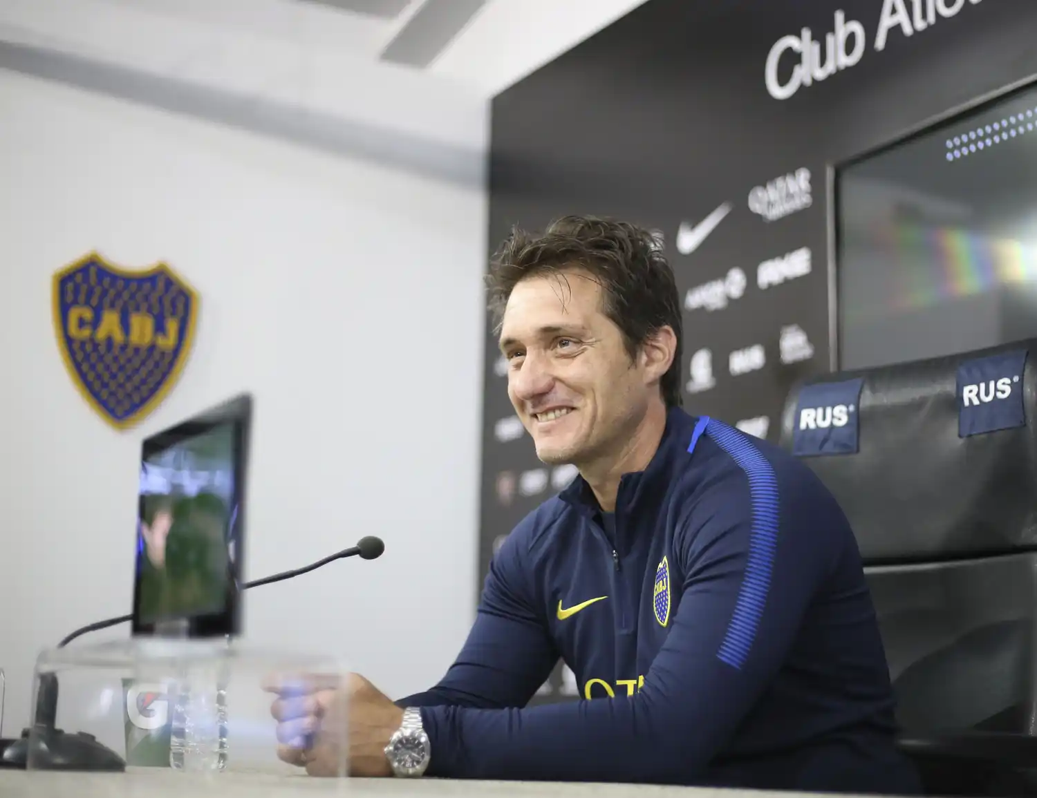Con Ábila recuperado, Boca volaba a Madrid