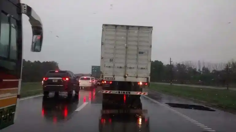 Rutas 8 y 9: Demoras en el tránsito tras el temporal