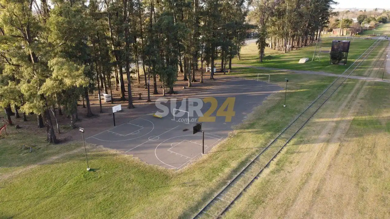 Elortondo: la comuna junto a la diputada Ciancio impulsan la renovación del playón deportivo en el Parque 19 de Marzo