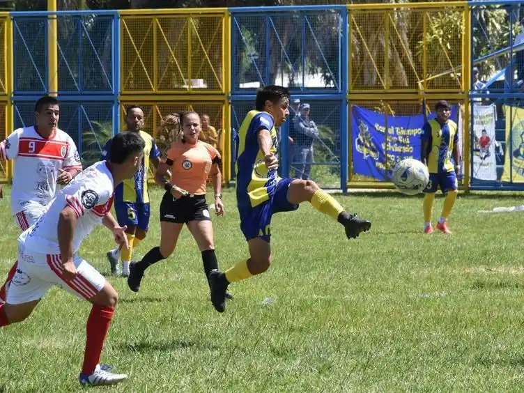 Defensores del Rosario estrenó
estadio con triunfo ante Tablita