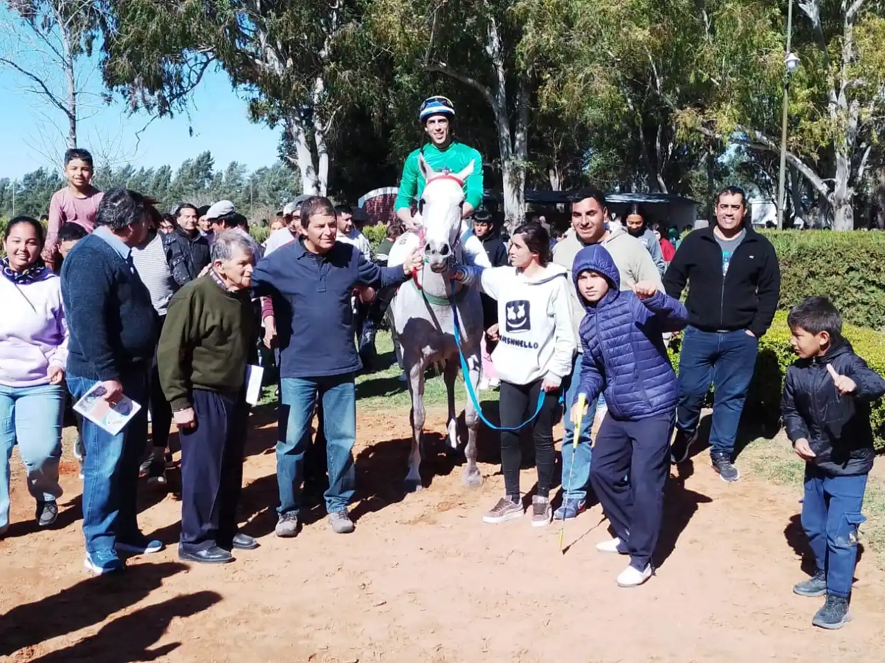 Gran jornada hípica en Gualeguay: 13 carreras y un hipódromo colmado
