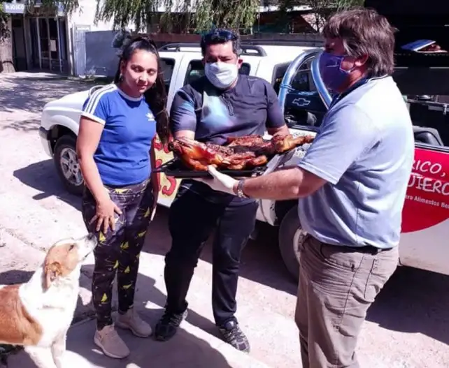Insólito: Un intendente entrerriano violó la cuarentena para hacer un "chancho móvil"