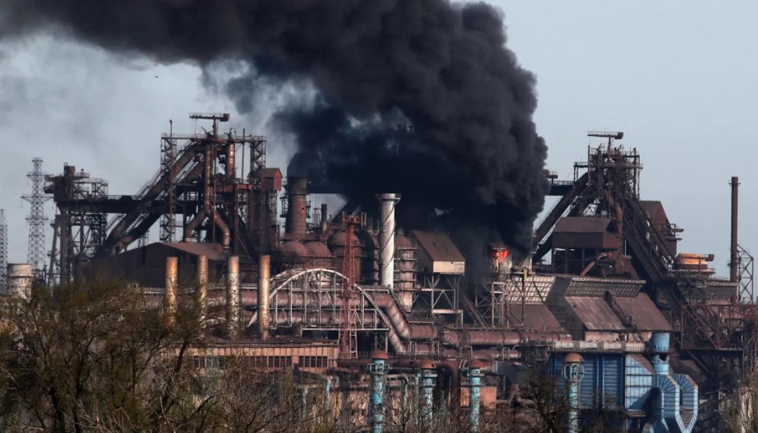 Fuerzas rusas entraron en territorio de la acería de Mariupol, dijo un negociador