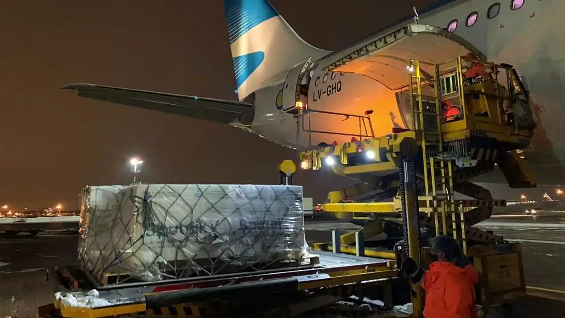 Arribó nuevo vuelo de Aerolíneas Argentinas con 500 mil dosis de la vacuna Sputnik