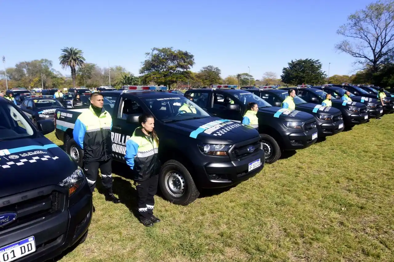 La Plata: Garro presentó los nuevos móviles de la guardia urbana y pidió que la Policía pase a la órbita municipal