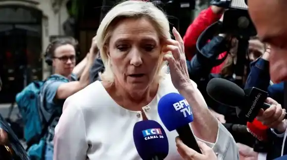 Más de 200 candidatos renuncian a segunda vuelta electoral para evitar victoria de la ultraderecha en Francia