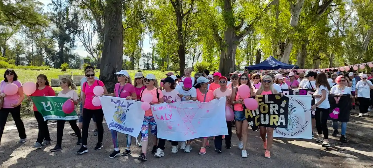 Numerosa participación en la “Caminata Rosa”