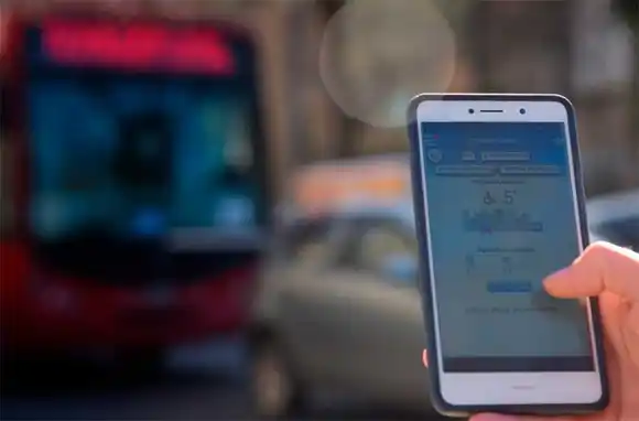 Volvió la aplicación “Cuándo llega” y amplían frecuencias de colectivos por los bancos