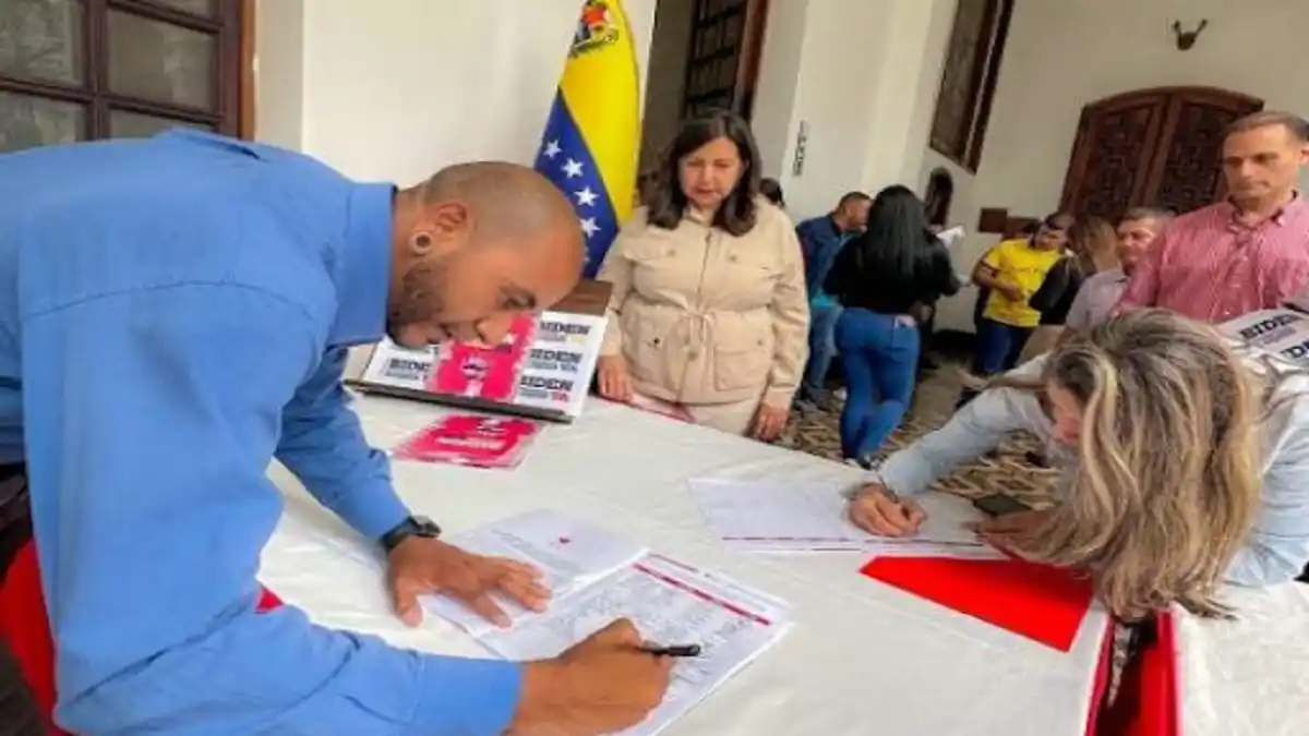 ¡BIDEN LEVANTA EL BLOQUEO YA! Trabajadores públicos firman carta en apoyo a Pdvsa y contra las sanciones