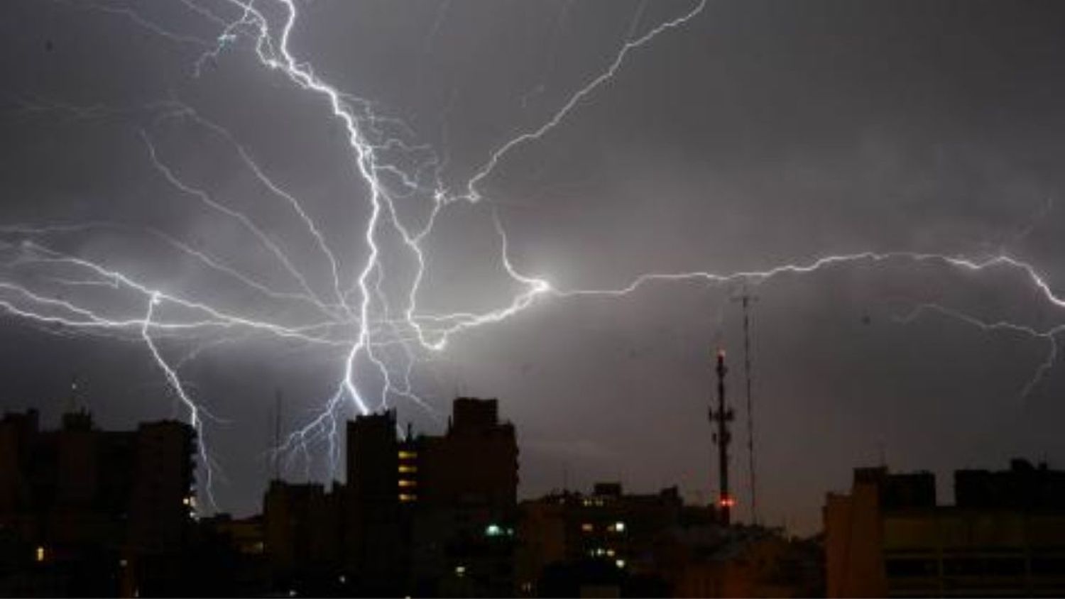 Alerta por tormentas y posible caída de granizo en Santa Fe Ciudad