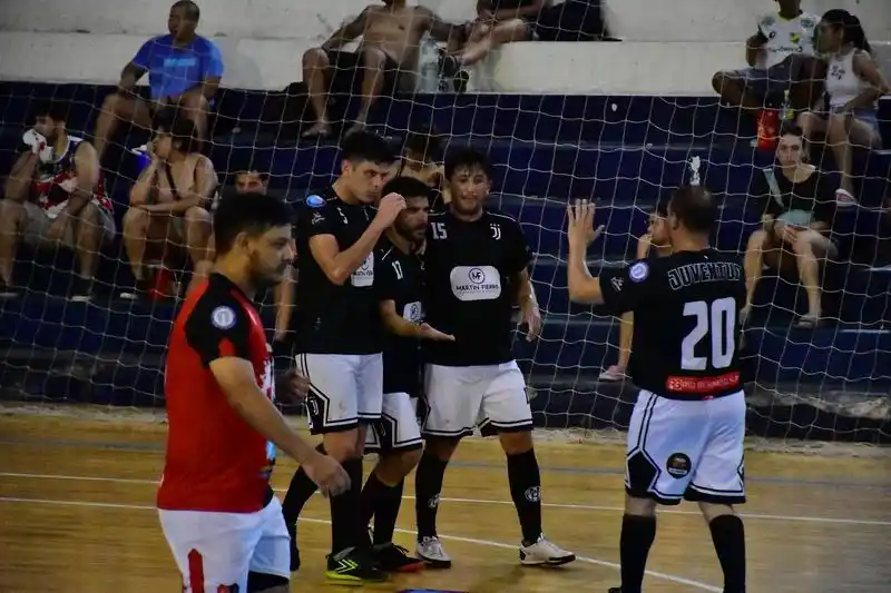 Franjeados y Juventud están
al frente en las semifinales