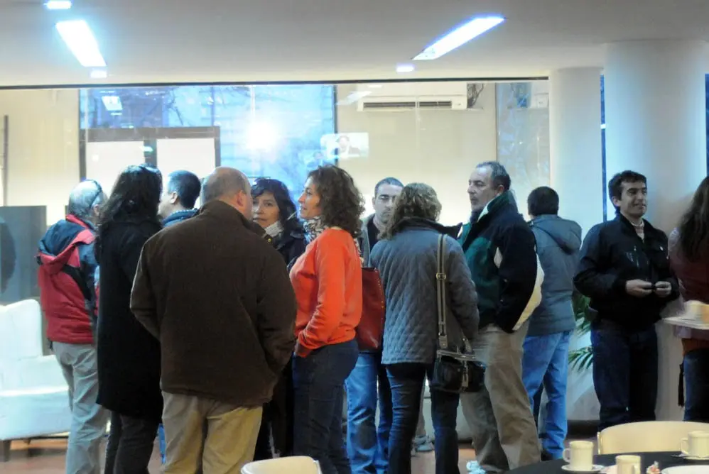 Mientras el Presidente de Estudiantes visita al Papa, los empleados del club reclaman sus sueldos