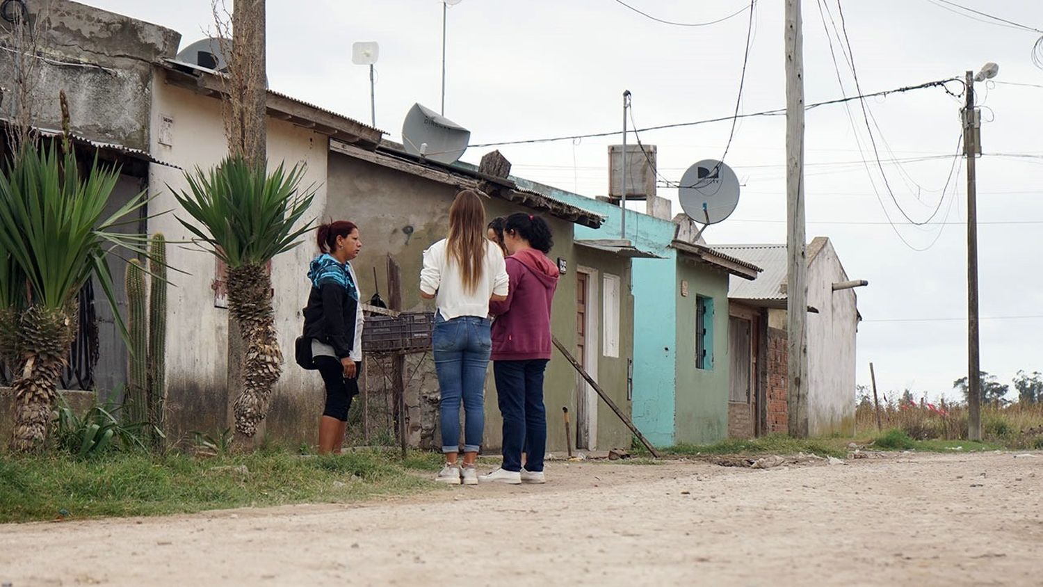 Acompañan a familias en la regularización de sus viviendas