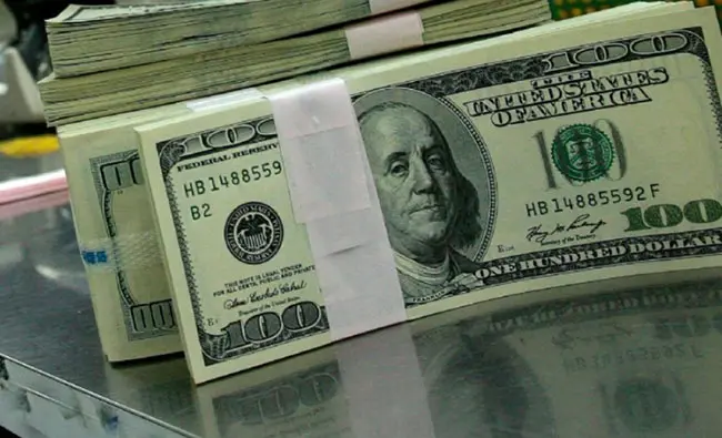 El dólar minorista bajó 1,01% y cerró a $45,55