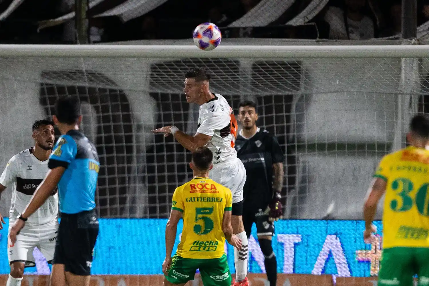 Platense se hizo fuerte en su cancha.